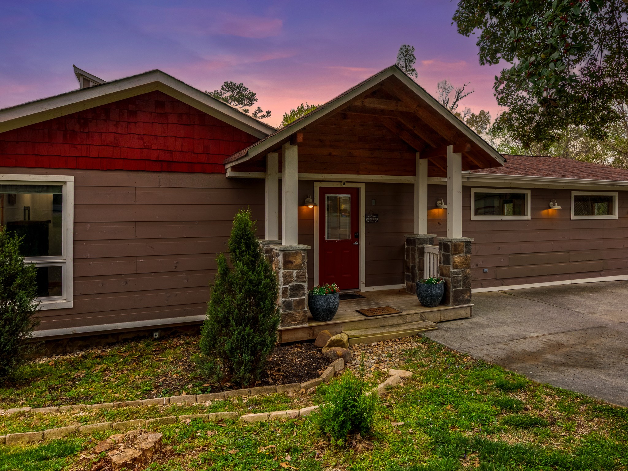 812 Starlight Lane Kodak, TN 37764 - Photo 2 of 60 front view of a house with a yard