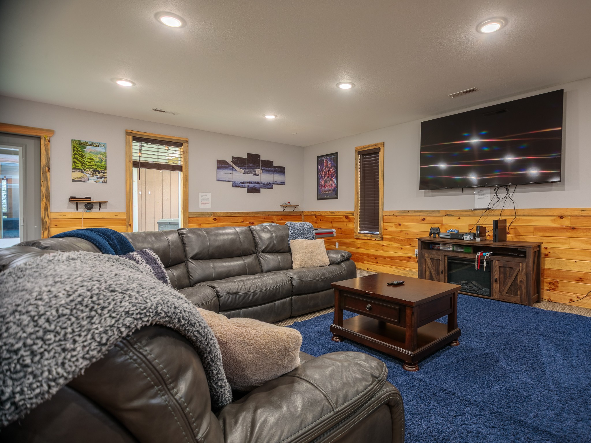 812 Starlight Lane Kodak, TN 37764 - Photo 7 of 60 a living room with furniture and a flat screen tv