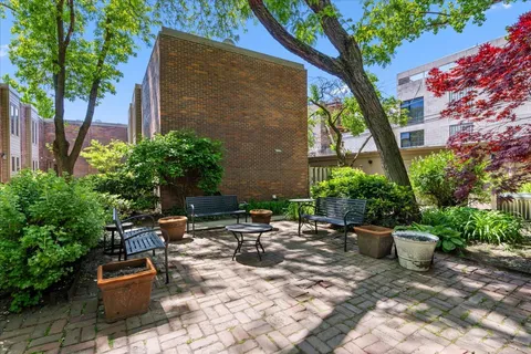 $1,199,000 | 1932 North Larrabee Street, Chicago, IL 60614