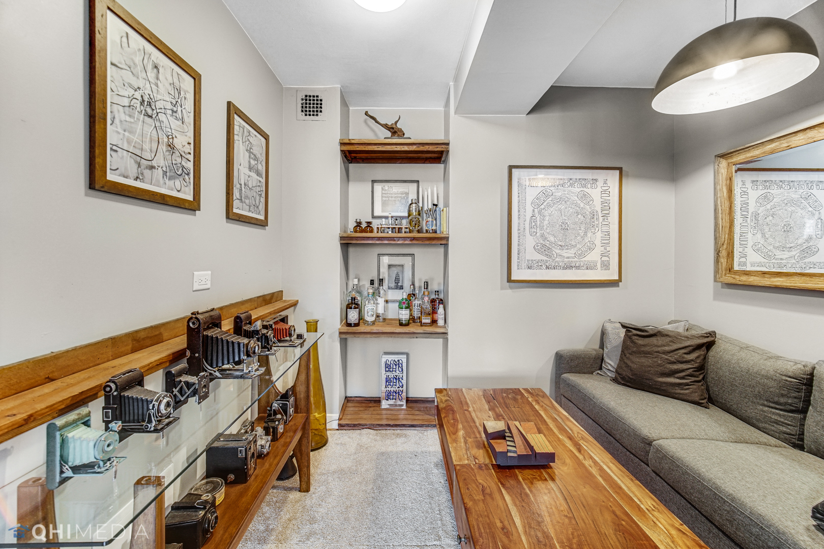 2909 North Sheridan Road, Unit 1502 Chicago, IL 60657 - Photo 16 of 19 a living room with furniture and a wooden floor