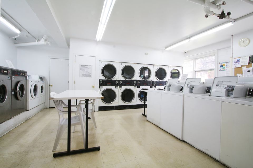 2909 North Sheridan Road, Unit 1502 Chicago, IL 60657 - Photo 17 of 19 a hallway with a white cabinet a rug and a mirror