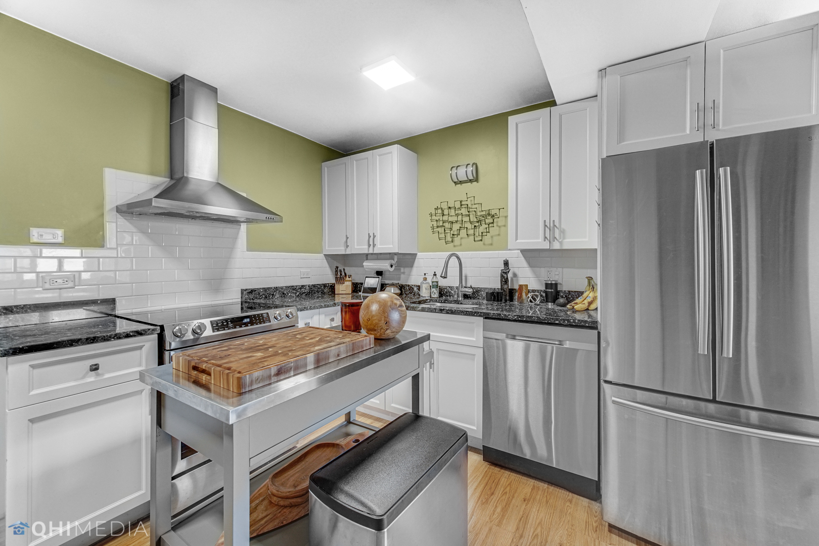 2909 North Sheridan Road, Unit 1502 Chicago, IL 60657 - Photo 3 of 19 a kitchen with a refrigerator a stove a sink and a cabinets