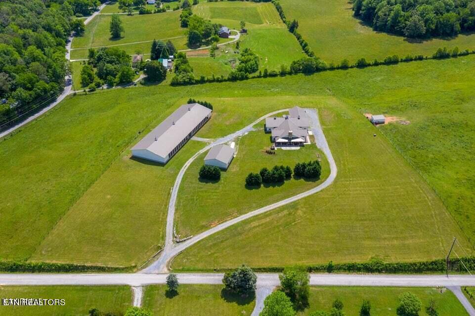 725 Dry Valley Road Townsend, TN 37882 - Photo 2 of 55 02