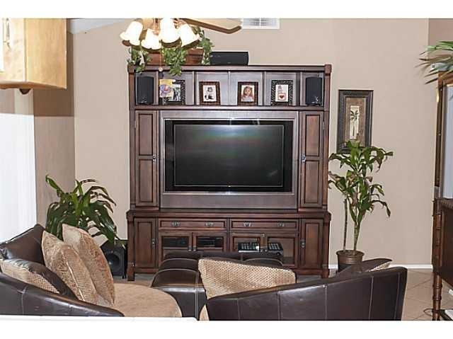 9402 Roseglen Place Spring Valley, CA 91977 - Photo 4 of 11 Gallery Image 4