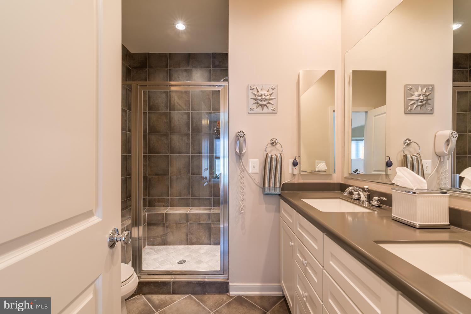 810 3rd Street Southeast Washington, DC 20003 - Photo 17 of 30 Bath (Master)