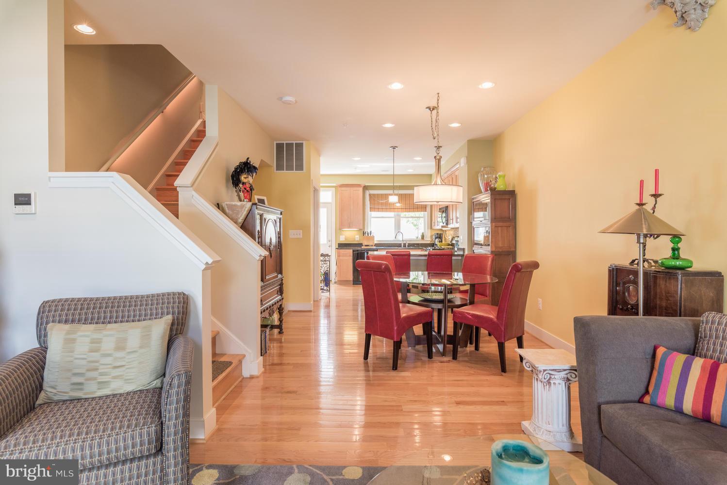 810 3rd Street Southeast Washington, DC 20003 - Photo 5 of 30 Living Room