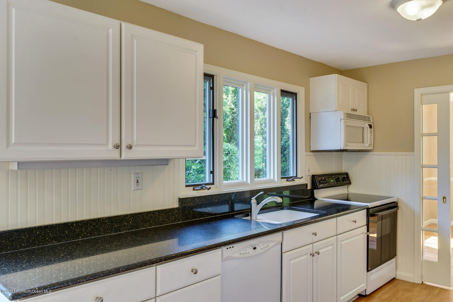 39 Kuzyk Road Cream Ridge, NJ 08514 - Photo 5 of 32 39 Kuzyk Rd Cream Ridge NJ-large-007-6-d