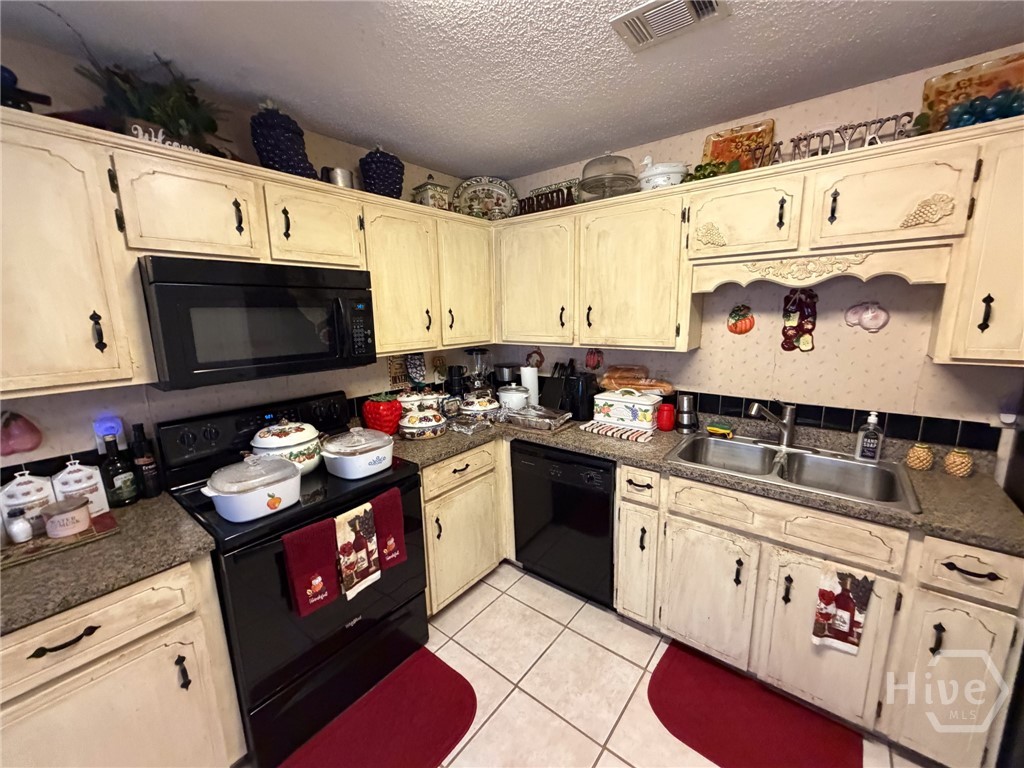 311 Sabreena Circle Hinesville, GA 31313 - Photo 4 of 17