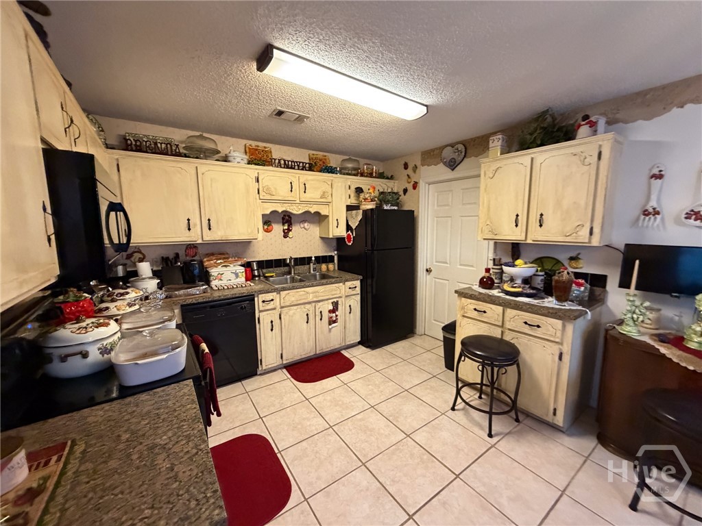 311 Sabreena Circle Hinesville, GA 31313 - Photo 5 of 17