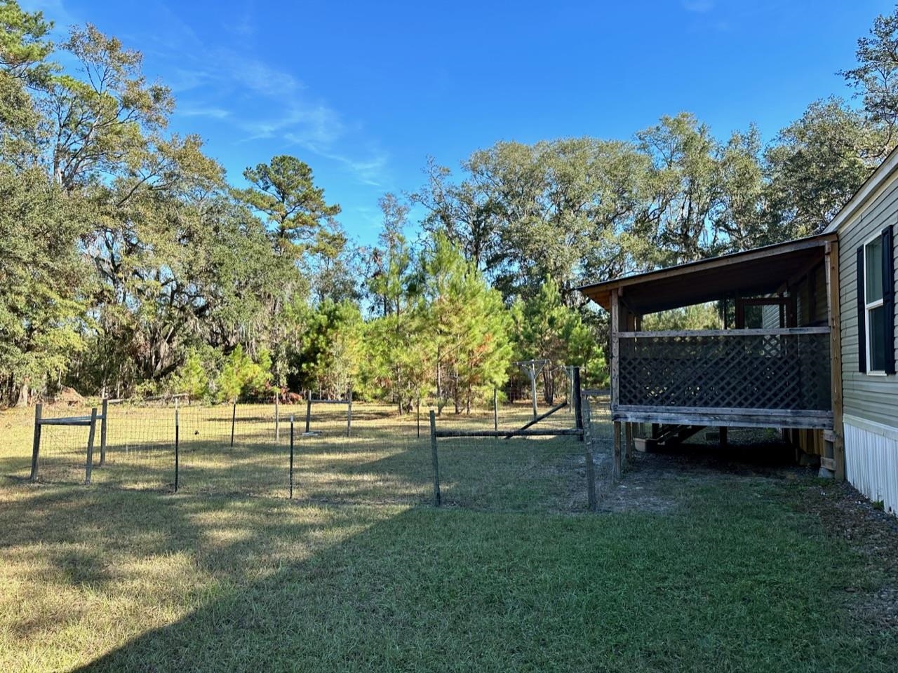 285 Elm Pinetta, FL 32350 - Photo 2 of 16