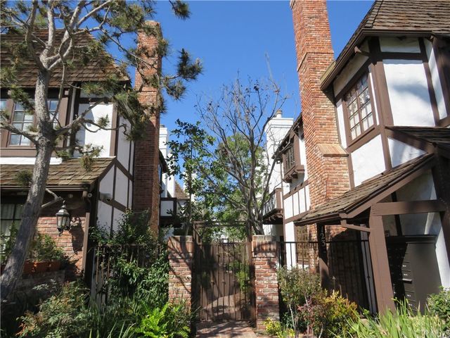 $2,400,000 | 123 Georgina Avenue, Unit 11, Santa Monica, CA 90402