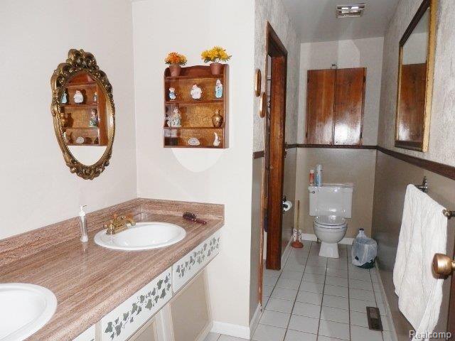 14520 Grafton Road Carleton, MI 48117 - Photo 11 of 17 Grafton 14520 Master Bath.jpg