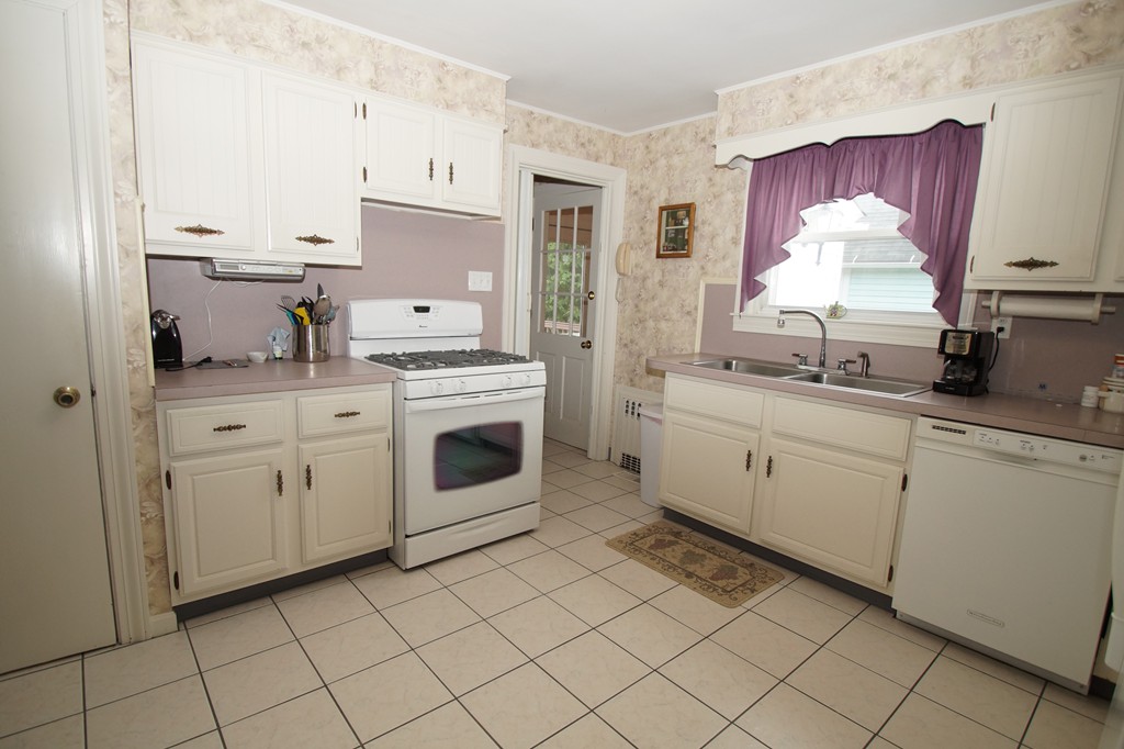 26 Ridge Road Methuen, MA 01844 - Photo 8 of 21 Gallery Image 8