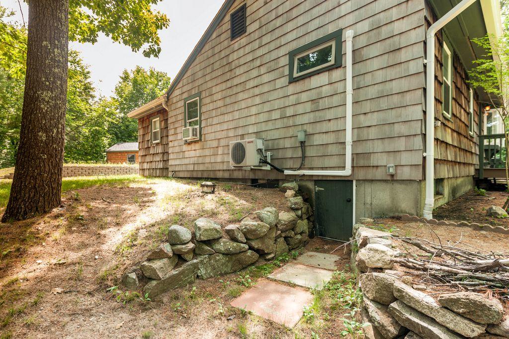 1 Pine Hill Road Cape Neddick, ME 03902 - Photo 23 of 24 _23 Side yard