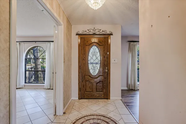 a view of entryway with interior