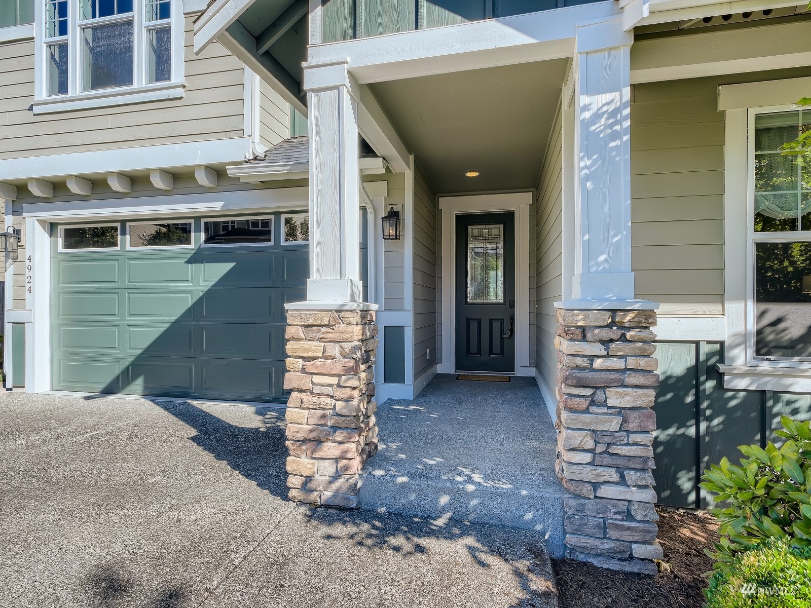 4924 Northeast 25th Street Renton, WA 98059 - Photo 3 of 28 Gallery Image 3