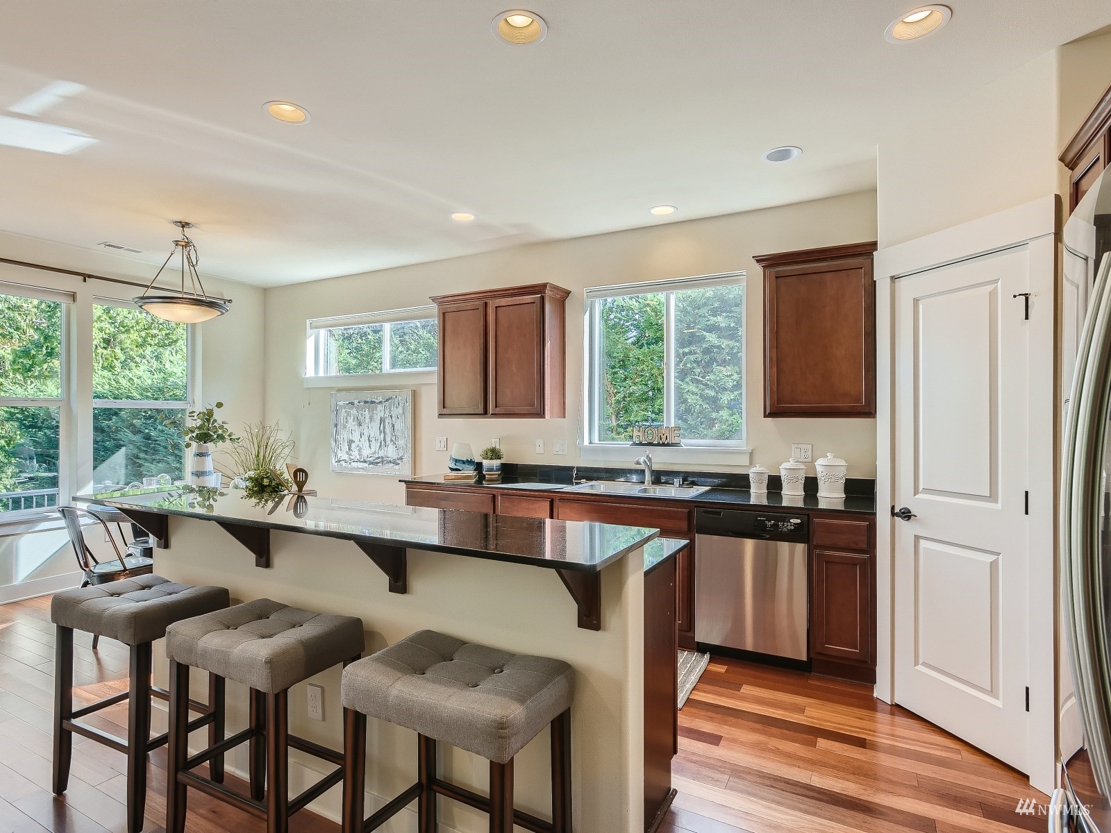 4924 Northeast 25th Street Renton, WA 98059 - Photo 7 of 28 Gallery Image 7