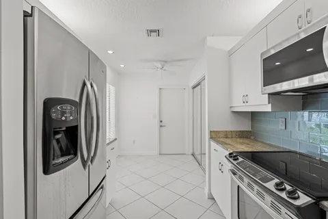 $749,999 | 4825 Northwest 98th Place, Doral, FL 33178