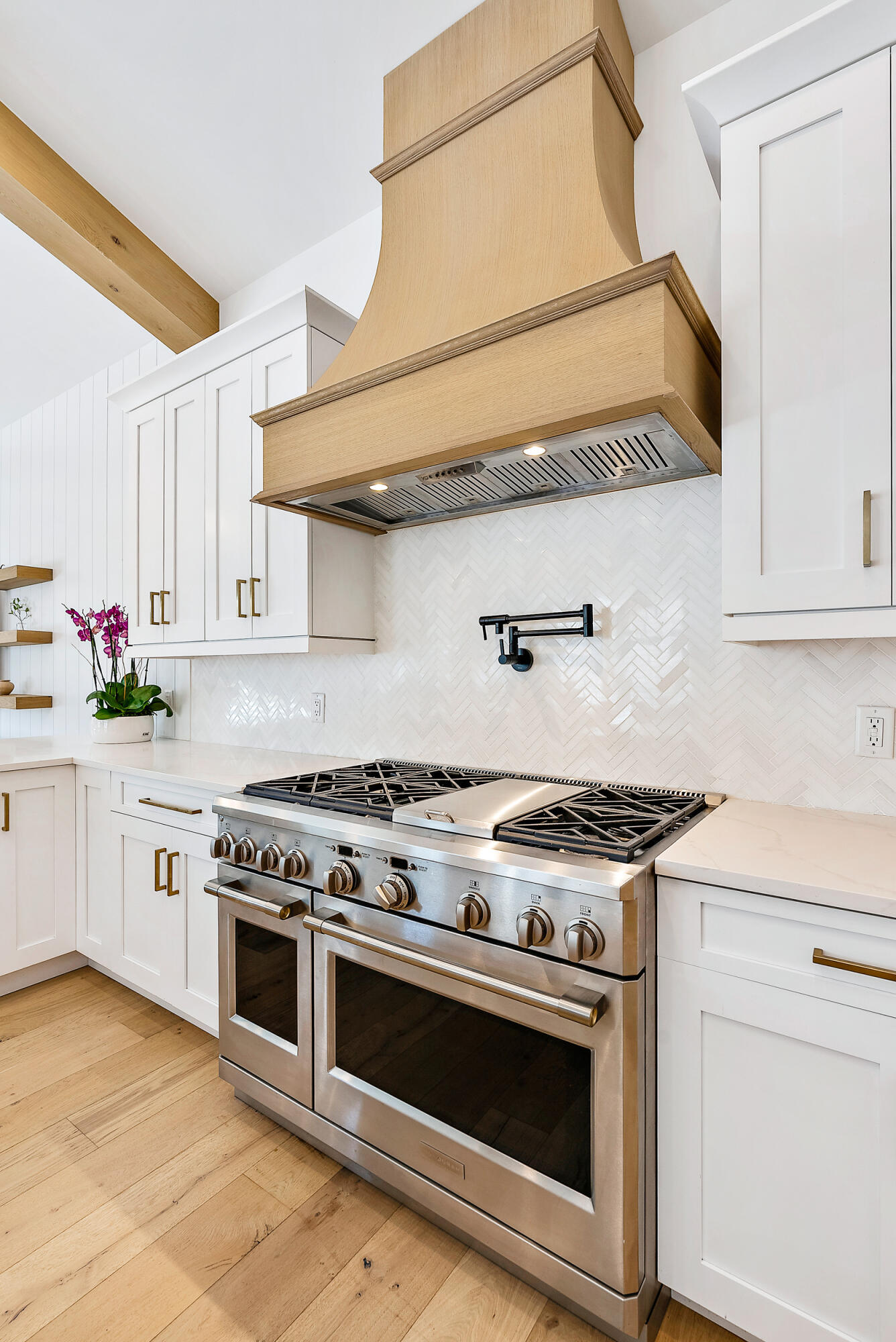 18764 Southeast Jupiter River Drive Jupiter, FL 33458 - Photo 30 of 67 a stove top oven sitting inside of a kitchen