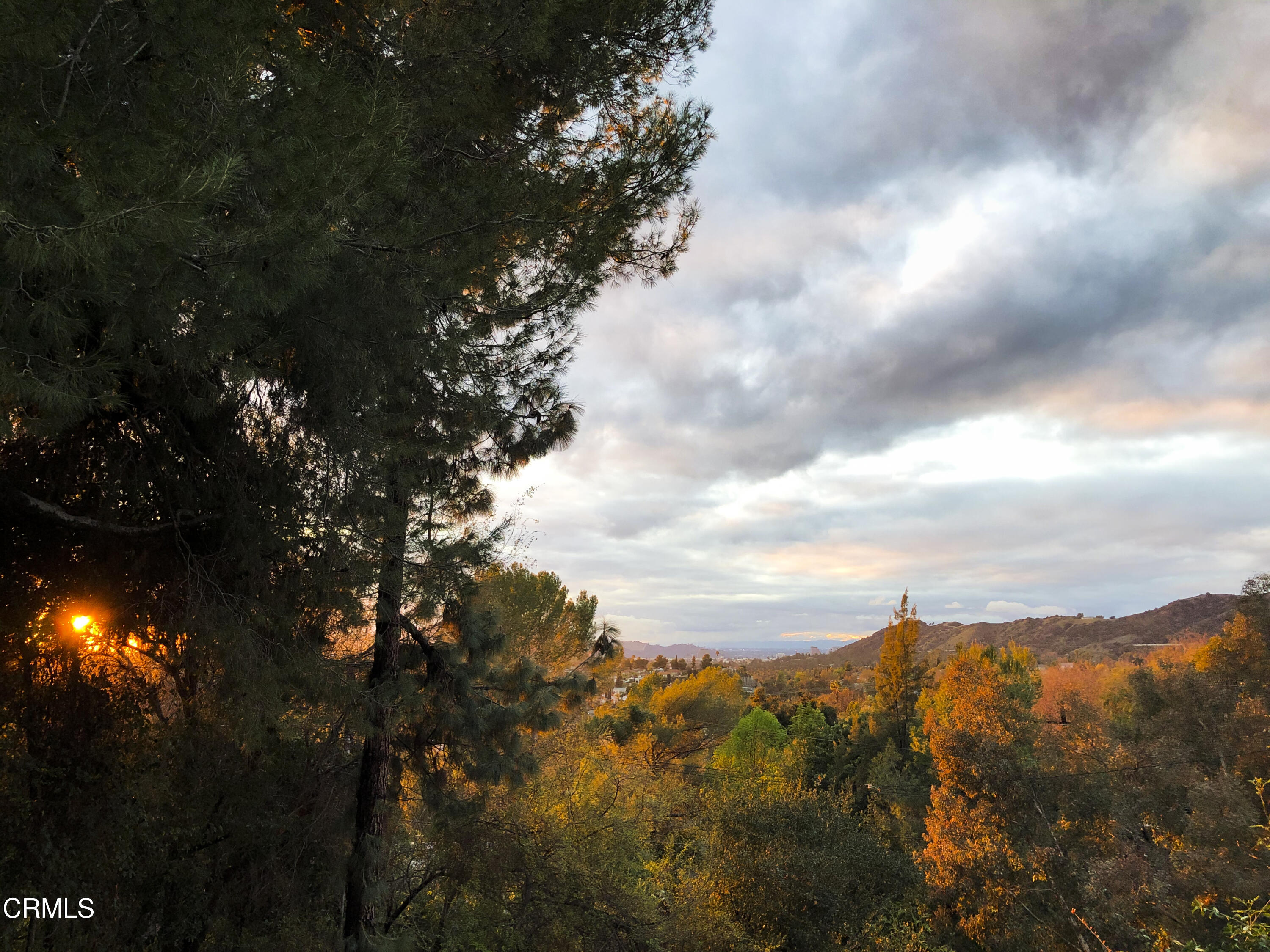 329 Redwood Drive Pasadena, CA 91105 - Photo 30 of 32 a view of a city