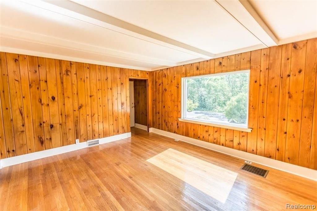 21820 Gill Road Farmington Hills, MI 48335 - Photo 4 of 36