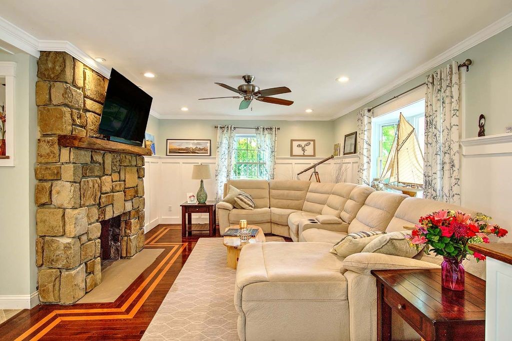 46 Channing Road Narragansett, RI 02882 - Photo 12 of 45