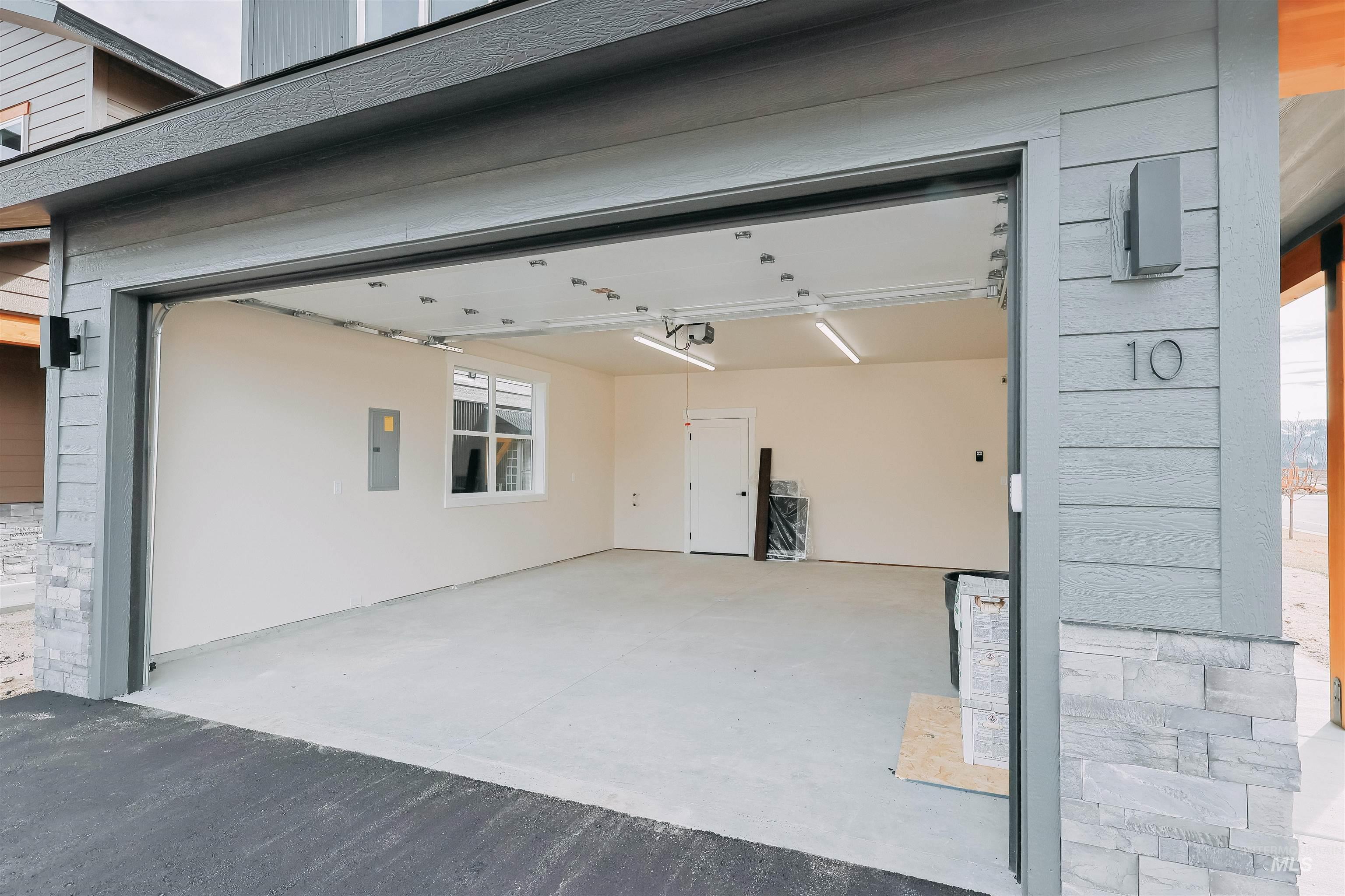 10 North Crk Way Cascade, ID 83611 - Photo 18 of 24 Garage featuring electric panel