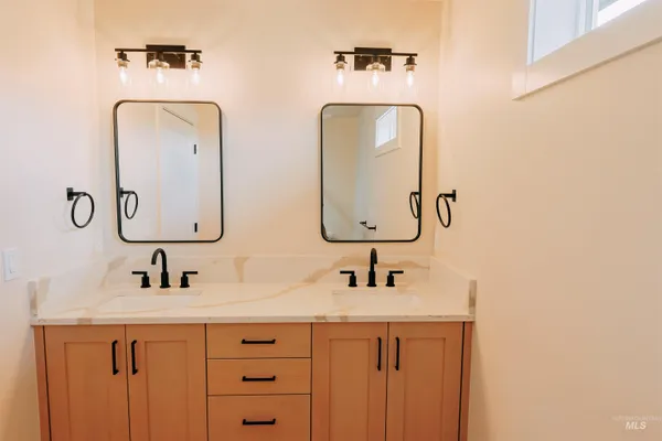 $549,000 | 10 North Crk Way, Cascade, ID 83611