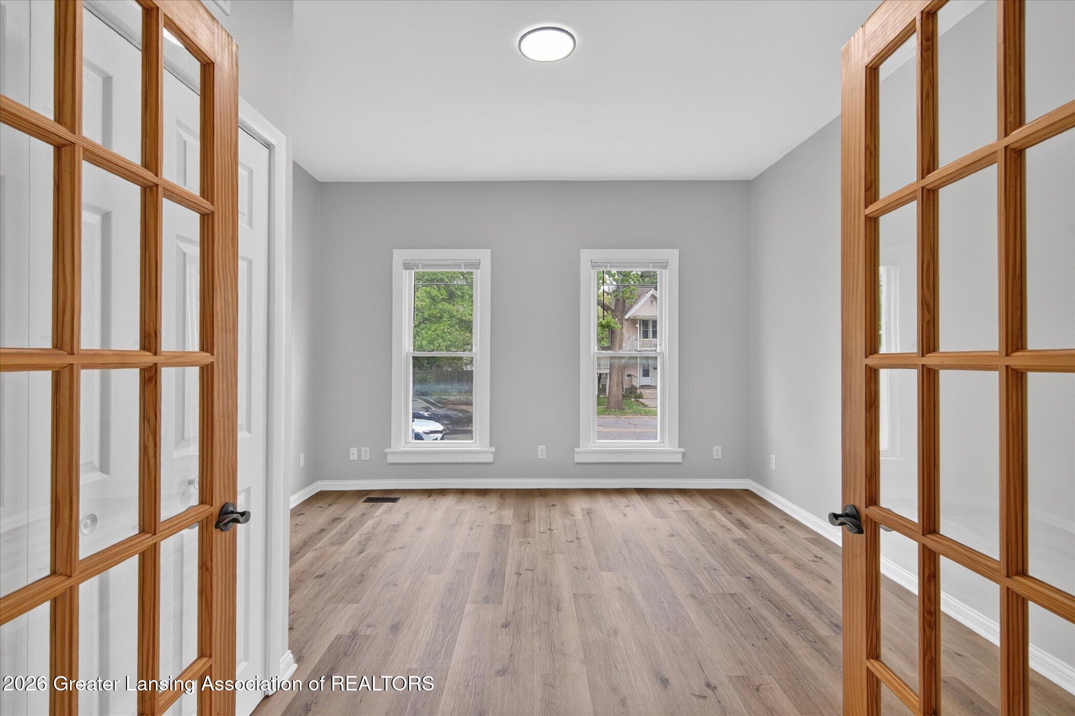 513 North Waterloo Avenue Jackson, MI 49201 - Photo 14 of 40 15-513-N-Waterloo-Ave-WindowStill
