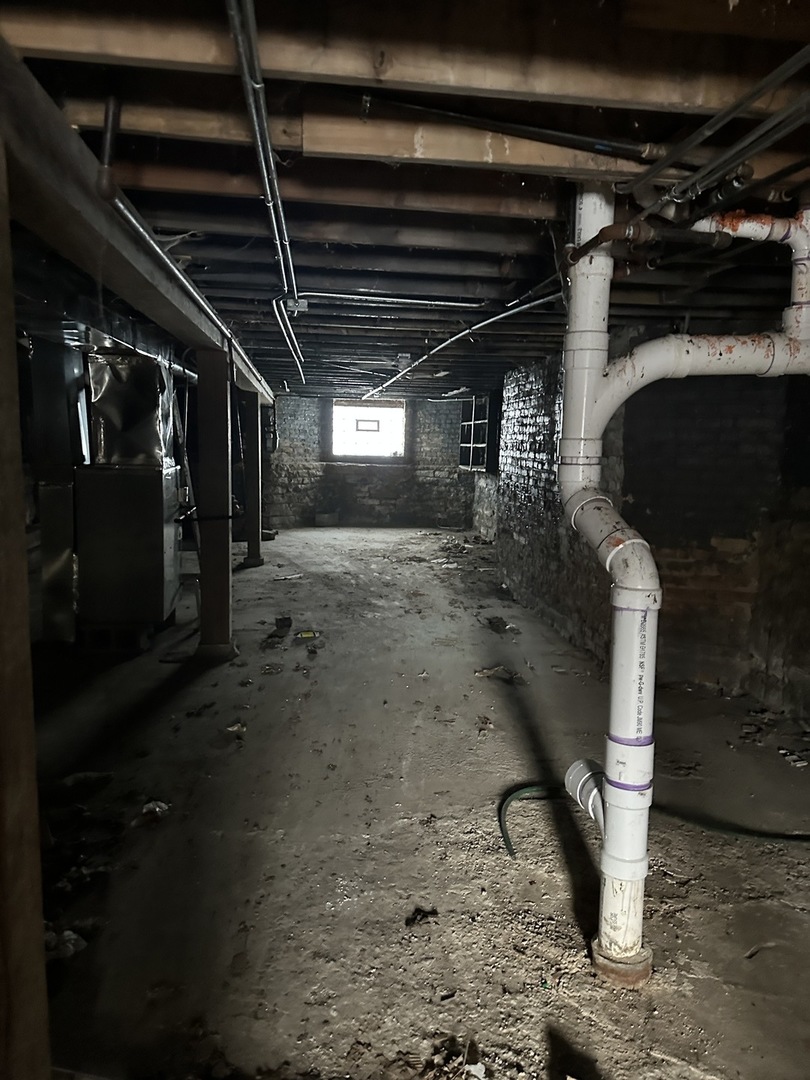 7216 South Green Street Chicago, IL 60621 - Photo 9 of 19 a water heater room