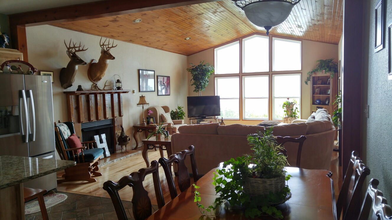 990 Tower Road Tazewell, TN 37879 - Photo 22 of 35 Living Room 2