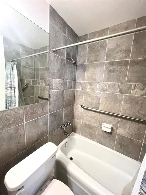 6600 Northeast 22nd Way, Unit 2332 Fort Lauderdale, FL 33308 - Photo 11 of 29 a bathroom with a toilet and shower