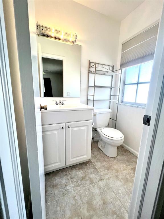 6600 Northeast 22nd Way, Unit 2332 Fort Lauderdale, FL 33308 - Photo 18 of 29 a bathroom with a toilet sink and mirror