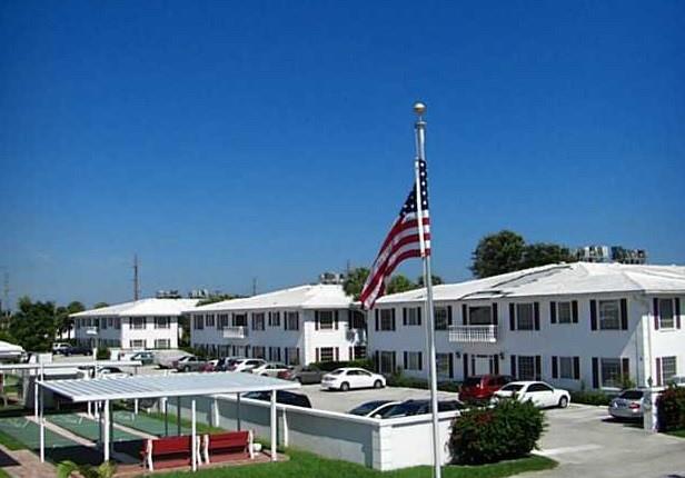 6600 Northeast 22nd Way, Unit 2332 Fort Lauderdale, FL 33308 - Photo 21 of 29 a front view of a building with swimming pool