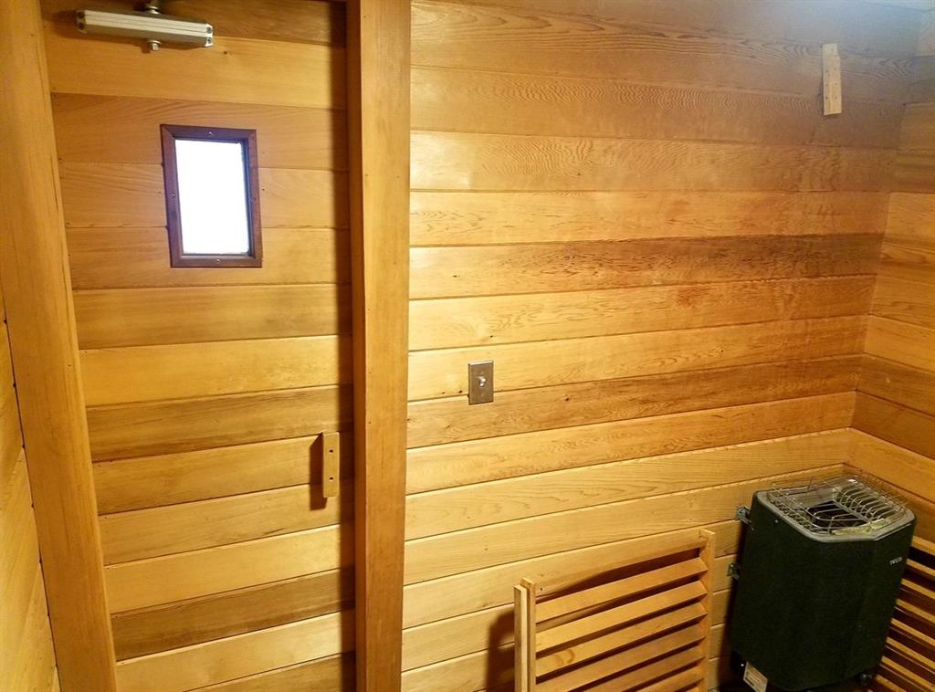 6600 Northeast 22nd Way, Unit 2332 Fort Lauderdale, FL 33308 - Photo 24 of 29 a bathroom with a sink and a shower