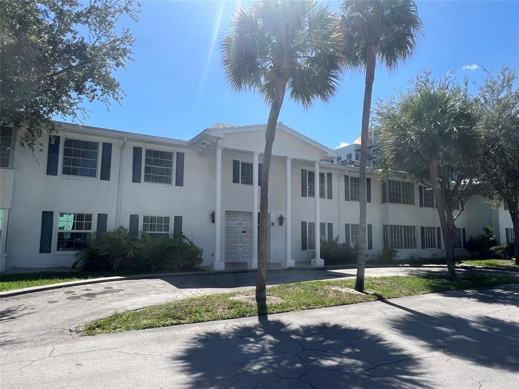 6600 Northeast 22nd Way, Unit 2332 Fort Lauderdale, FL 33308 - Photo 28 of 29 a front view of a house with garden
