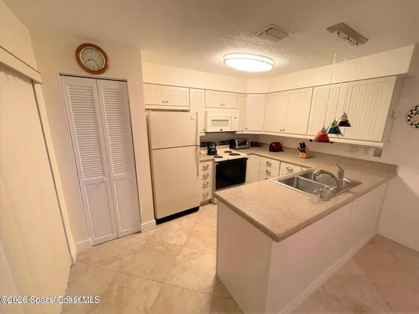 a view of a livingroom with furniture and entryway
