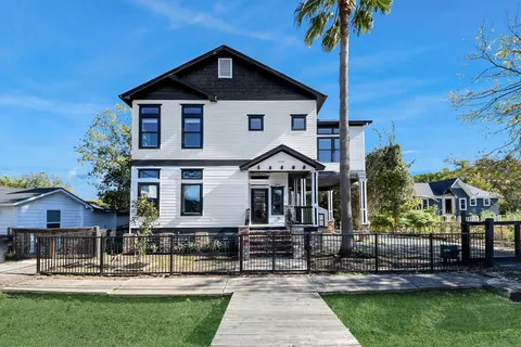 $749,999 | 1202 Archer Street, Houston, TX 77009