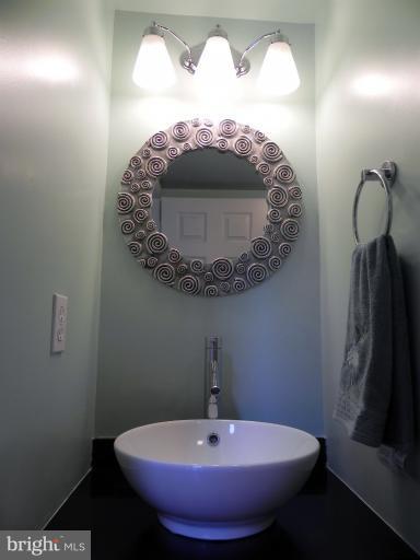 9371 River Crest Road Manassas, VA 20110 - Photo 21 of 30 Bath