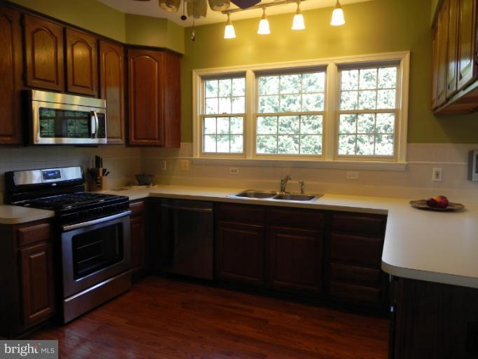 9371 River Crest Road Manassas, VA 20110 - Photo 6 of 30 Kitchen