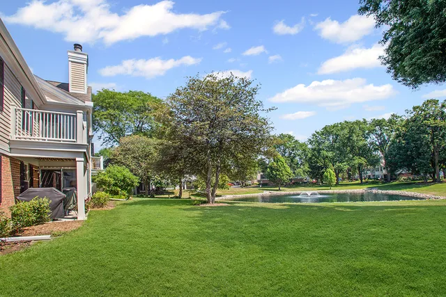 $334,990 | 109 Rob Roy Lane, Unit C, Prospect Heights, IL 60070