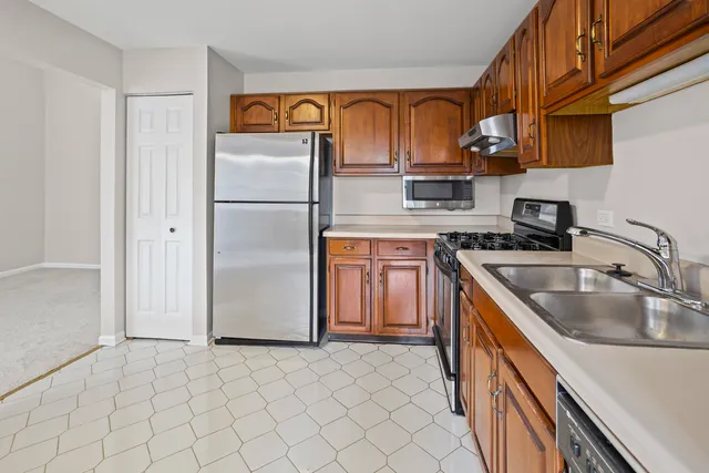 $334,990 | 109 Rob Roy Lane, Unit C, Prospect Heights, IL 60070