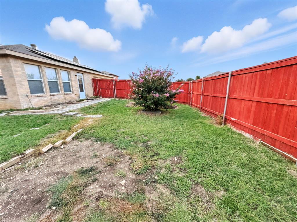 1330 White Tail Ridge Cedar Hill, TX 75104 - Photo 16 of 17 a view of backyard with green space