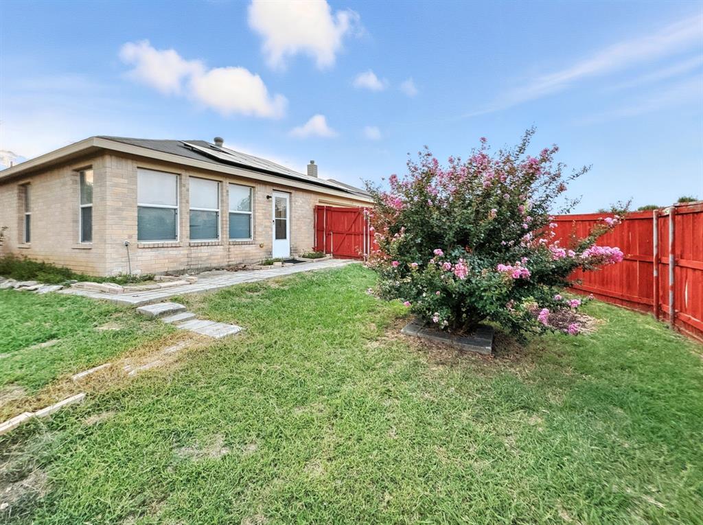 1330 White Tail Ridge Cedar Hill, TX 75104 - Photo 17 of 17 a front view of a house with a garden
