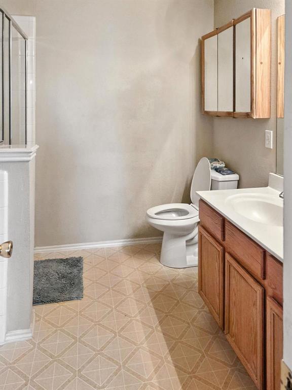 1330 White Tail Ridge Cedar Hill, TX 75104 - Photo 6 of 17 a bathroom with a sink a toilet and mirror