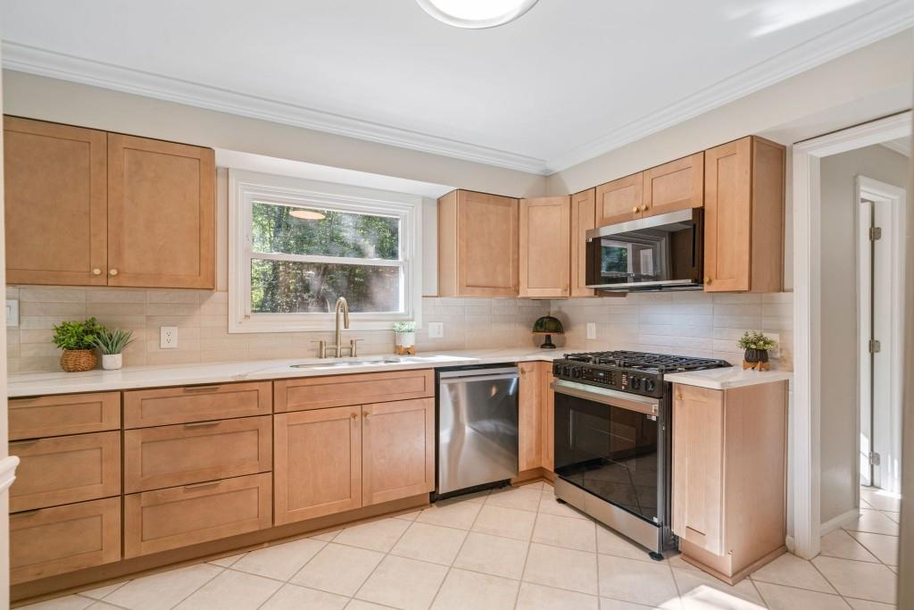 10555 Shallowford Road Roswell, GA 30075 - Photo 2 of 44