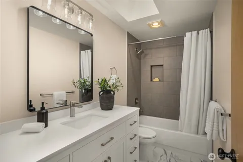 $1,628,000 | 4260 246th Place Southeast, Sammamish, WA 98029