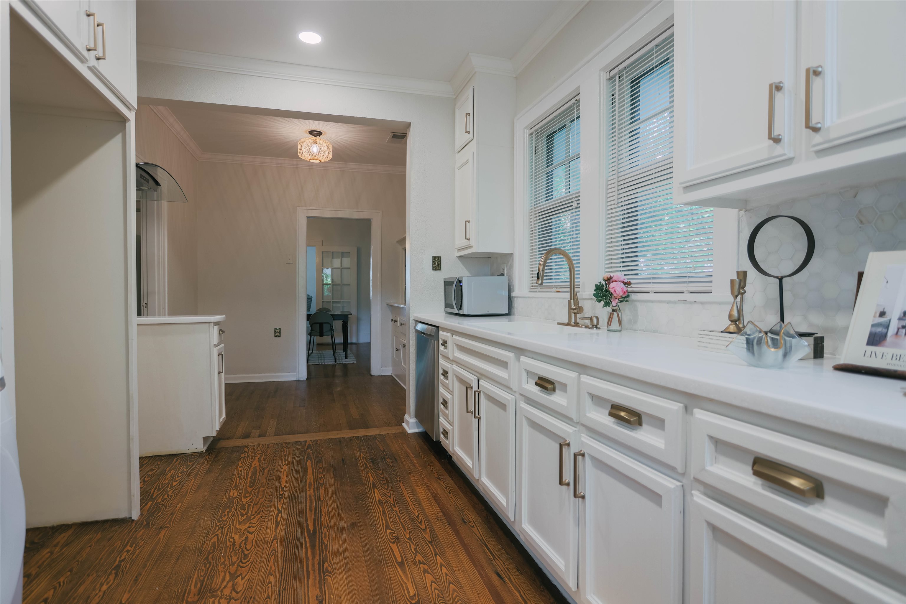 401 Alexander Street Memphis, TN 38111 - Photo 12 of 21 a spacious bathroom with a double vanity sink and a mirror
