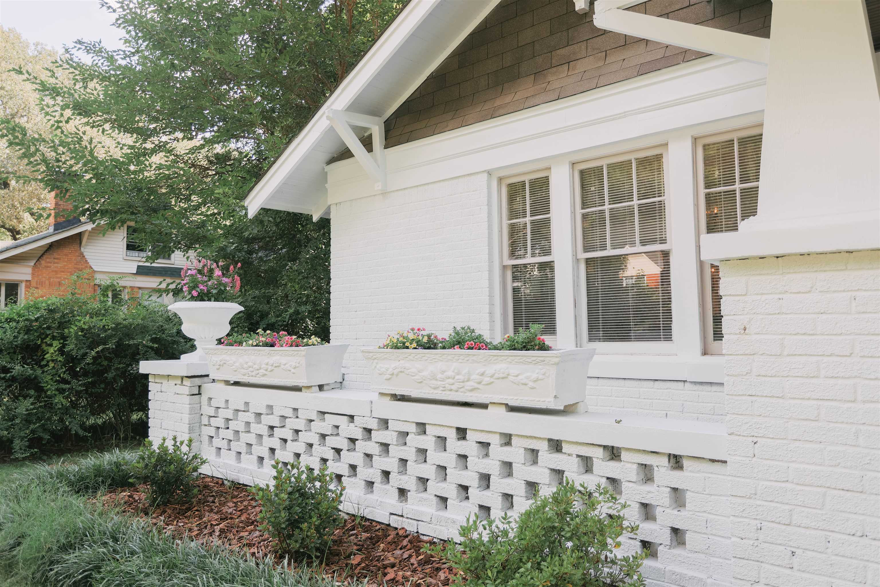 401 Alexander Street Memphis, TN 38111 - Photo 3 of 21 a house with a bench in front of it
