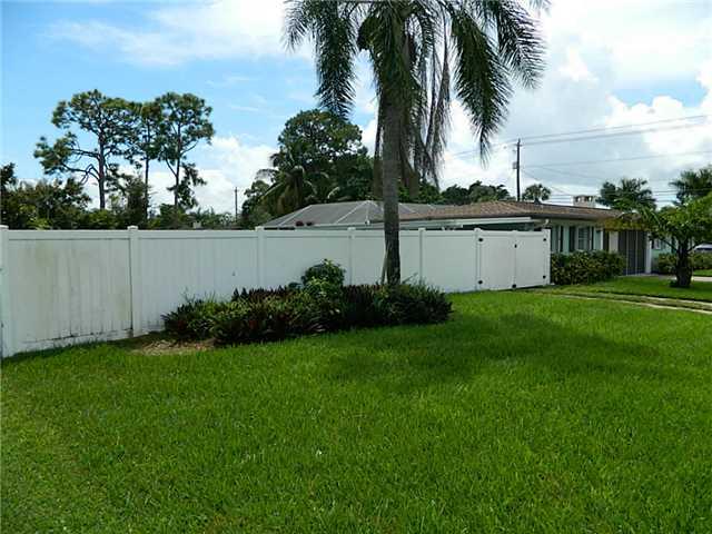 4639 Southeast Robertson Road Stuart, FL 34997 - Photo 20 of 21 Gallery Image 20